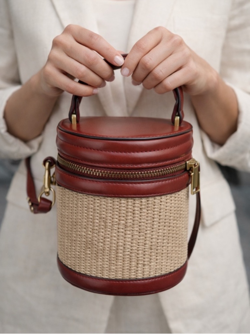 🆕 House Of Harlow 1960 Red and Natural Woven Straw Mini Bucket Crossbody Bag - Picture 3 of 9